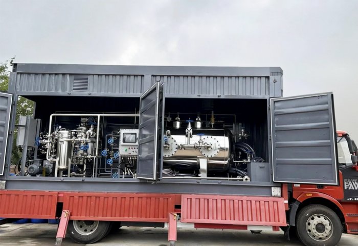 Встроенное устройство, устанавливаемое на транспортное средство для разделения масла и воды.