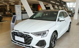 AUDI A3 2025 Sportback 35TFSI Flying Spur Premium + Luxury Package