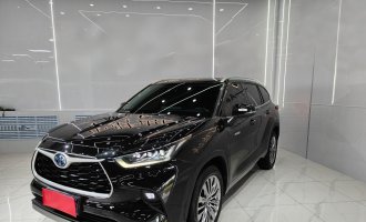 Toyota  Highlander 2022 модельного года, гибридный двигатель 2,5 л, полный привод, версия «Престиж», 7 мест