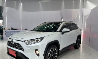 Toyota RAV4 2,0 л CVT 4WD Premium Edition 2020 года выпуска