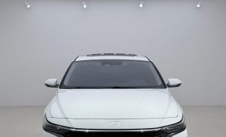 Hyundai Elantra,  2023 модельный год, 1,5 л, CVT, версия LUX