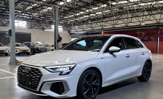 Audi A3, белый цвет, 2023 год выпуска, Sportback 35 TFSI, спортивный стиль