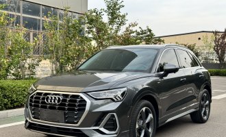 Audi Q3 2023 года выпуска, серый цвет, 35 TFSI, стильный и динамичный