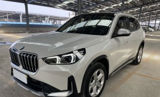 BMW X1, белый цвет, 2023 год, с моделью sDrive20Li, комплект по дизайну X  