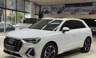 Audi Q3, белый цвет, 2023 год выпуска, модель 35TFSI, стильная и динамичная версия (1.4T)  