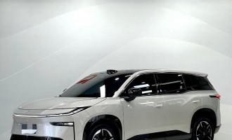 Тойота bz 3X, белый цвет, модель 2025 года, версия 520 Pro с лазерным дальномером