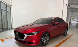 Mazda 3 Axela, красный, 2022 модельный год, 2.0 л, автоматическая коробка передач, версия "Premium Smart