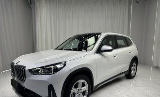 BMW X1, белый цвет, 2023 год, с моделью sDrive20Li, комплект по дизайну X 