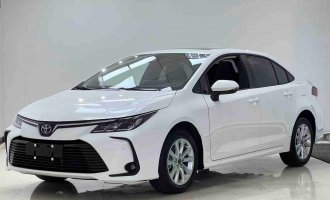 Toyota Corolla 2023, белый, 1.2T, элитная версия (натуральная кожа на сиденьях + обогрев сидений)