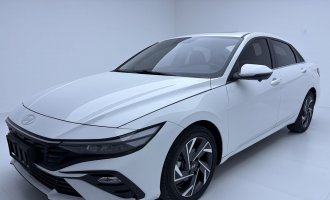 Hyundai Elantra, белый цвет, 2023 год, 1,5 л. GLX, версия «Элитный»