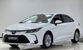 Toyota Corolla 2021 года, белый цвет, гибридный двигатель 1.8L E-CVT, версия «Элитная» (замок с кожаными сиденьями + подогрев сидений)  