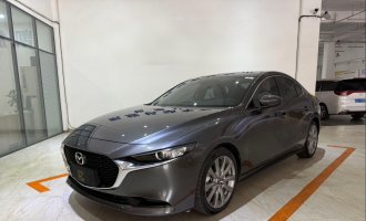Mazda 3 Axela серый, модель 2022 года, 2.0 л, автоматическая версия Premium