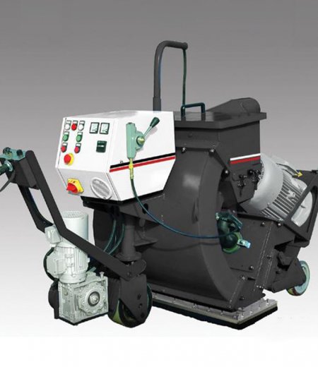 Road/deck shot blasting machine