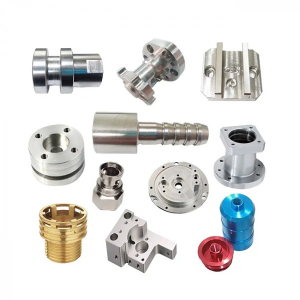 Передовая прецизионная обработка на станках с ЧПУ для высокопроизводительных двигателей. Процесс микрообработки стальных деталей на 3D-фрезерном станке.