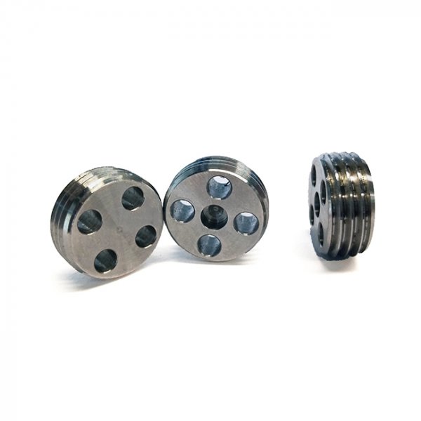 Профессиональная профессиональная точная обработка деталей оборудования на заводе. Токарная обработка с ЧПУ.