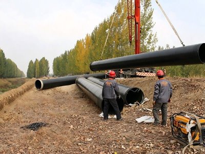 Этап проекта по обеспечению водоснабжения в рамках проекта строительства скоростной автомагистрали Восток-Запад в Цзяочжоу.