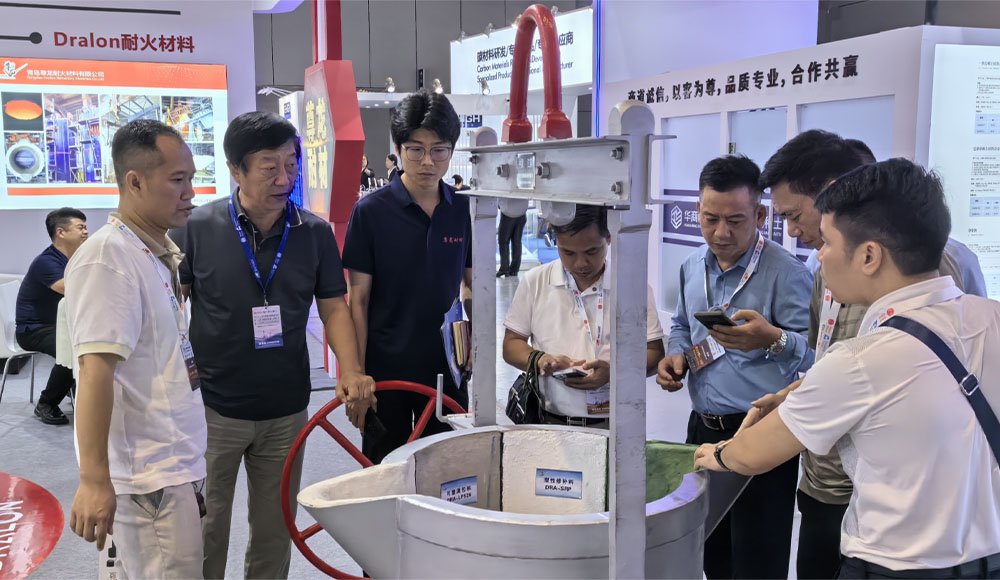 Наш технический персонал общается с клиентами