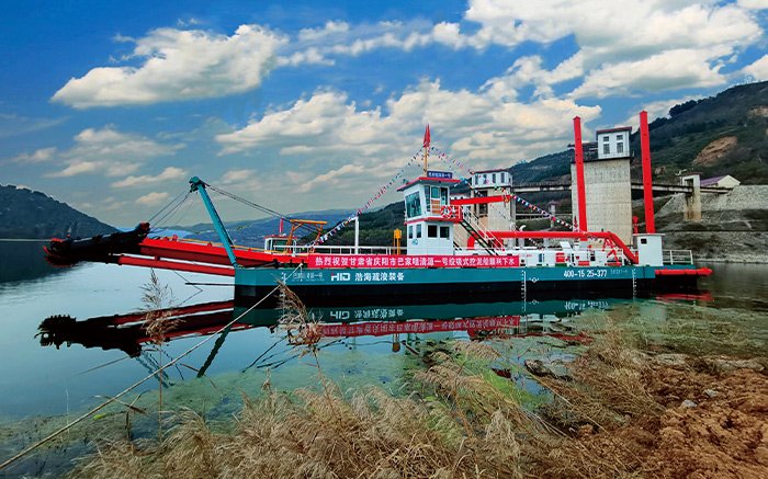14m dredging depth cutter suction dredger desilting and flood control manufactured by HID_