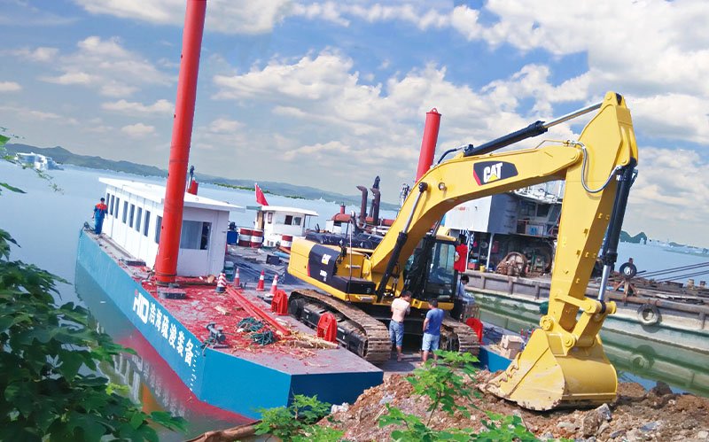 _0004_Customized Construction Platform Excavator Barge  Assists Inland Dredging Operations