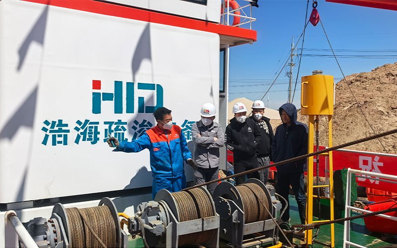 _0003_client on site visiting the cutter suction dredger