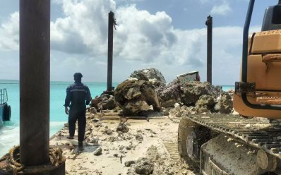 HID high-quality dredger working in the Maldives