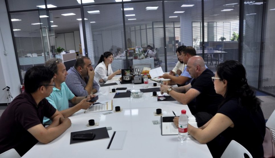 A Russian client visited our company to sign a cooperation agreement