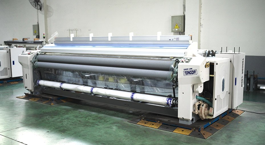 Тяжёлый струйный ткацкий станок TDW - 408