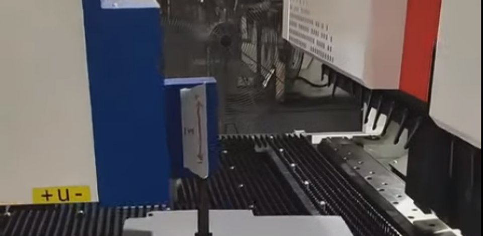 2000 мм панельный гибочный станок для сложной гибки двери холодильника