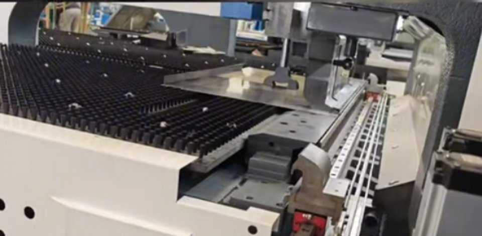 Панелегиб STON 1200 со вспомогательными инструментами