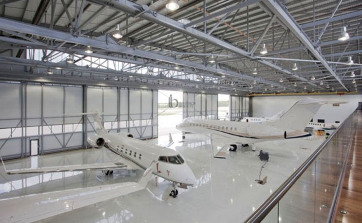 Ангар для самолета из высококачественной стальной конструкции