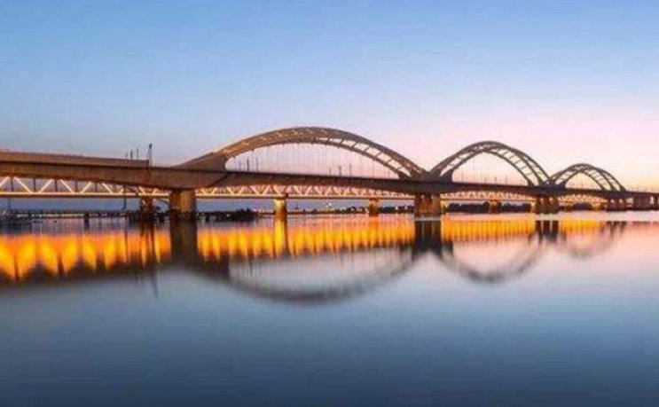 Стальной Мост С Изогнутой Ферменной Аркой